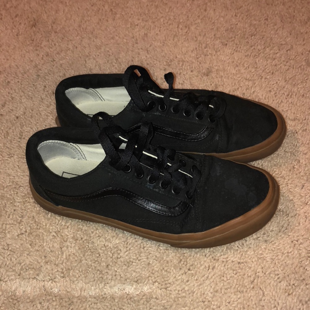 Black 8.5 gum ball vans